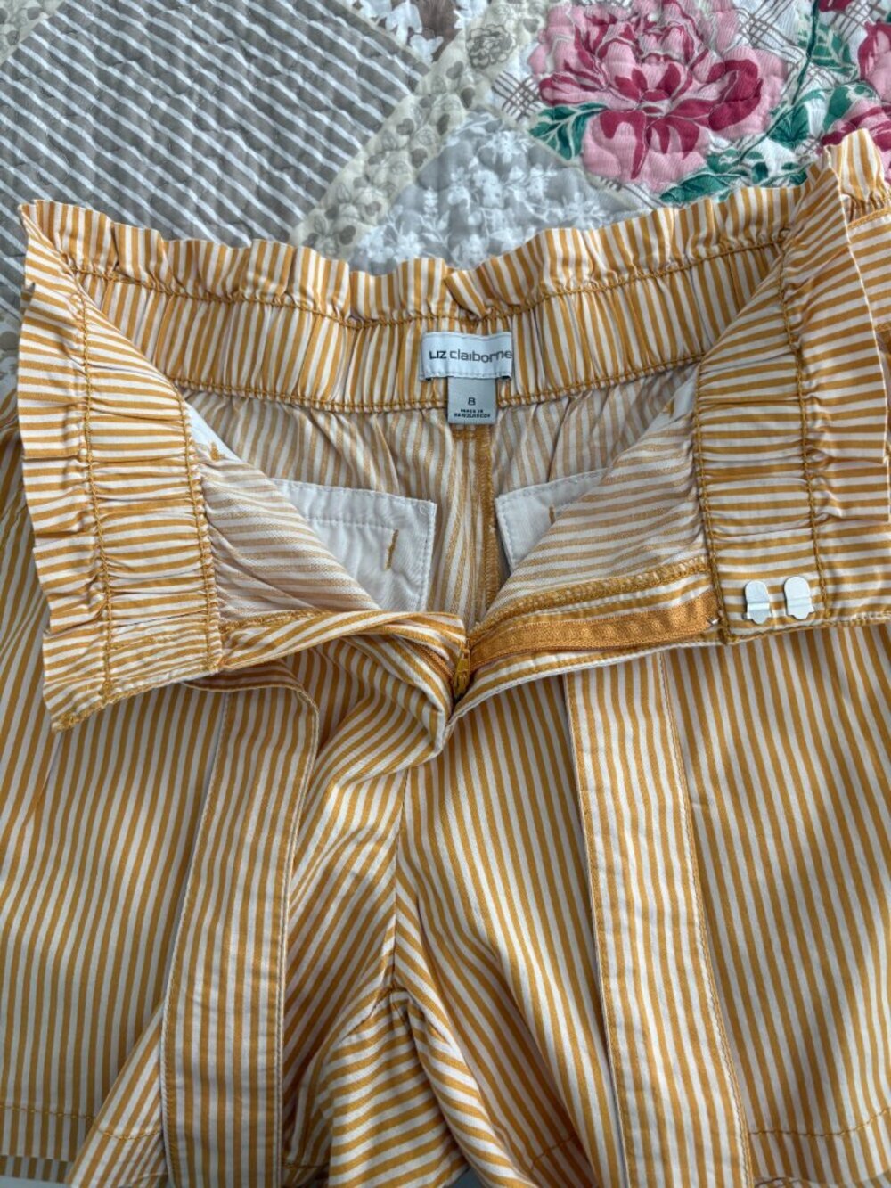 Liz Claiborne Gold and White Striped Paper bag Waist Shorts– Size 8 - Picture 3 of 5